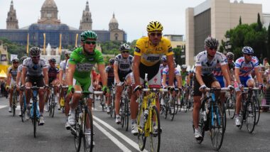 Corredors del Tour de França al seu pas pel passeig de Maria Cristina l&#039;any 2009