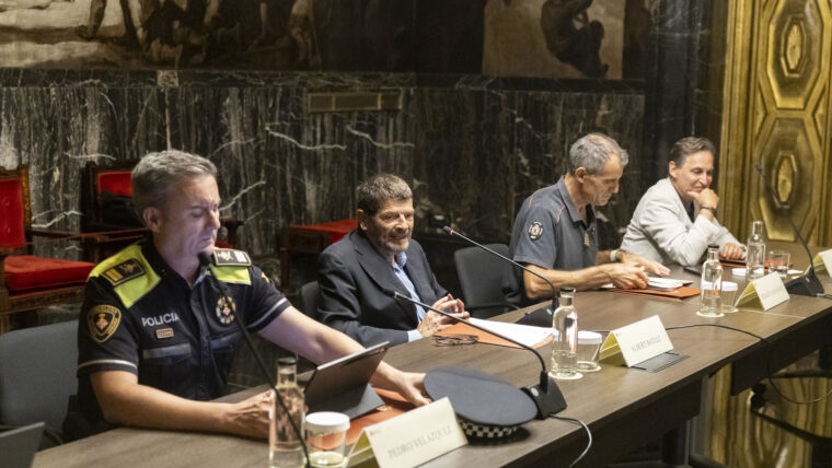 Imatge de la reunió de treball entre l'Ajuntament de Barcelona i el cos consular