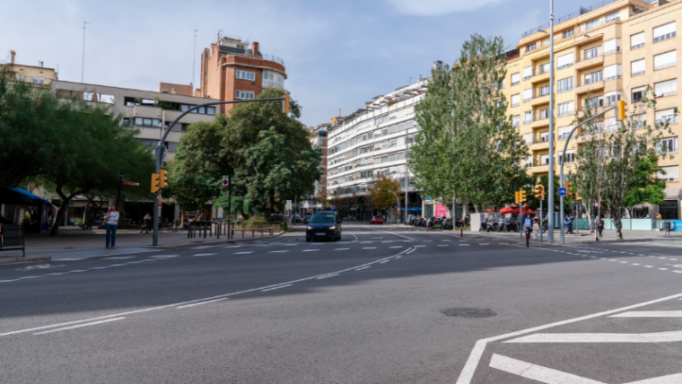 Continuen les obres de reurbanització del carrer de Balmes