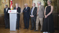 L'aclade Jaume Collboni acompanyat dels alcaldes Joan Clos, XAvier Trias, Jordi Hereu, Narcís Serra i l'alcaldessa Ada Colau.