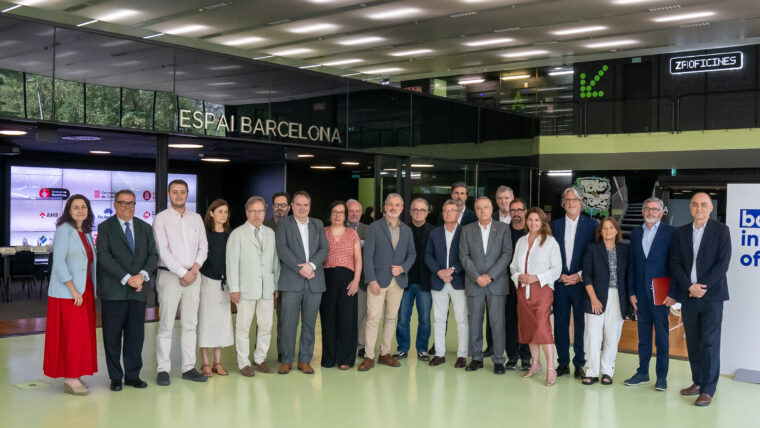 L'alcalde Jaume Collboni amb l'equip de la Barcelona Investment Office.