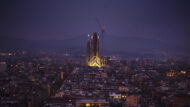Vistes nocturnes de la ciutat amb la Sagrada Família il·luminada