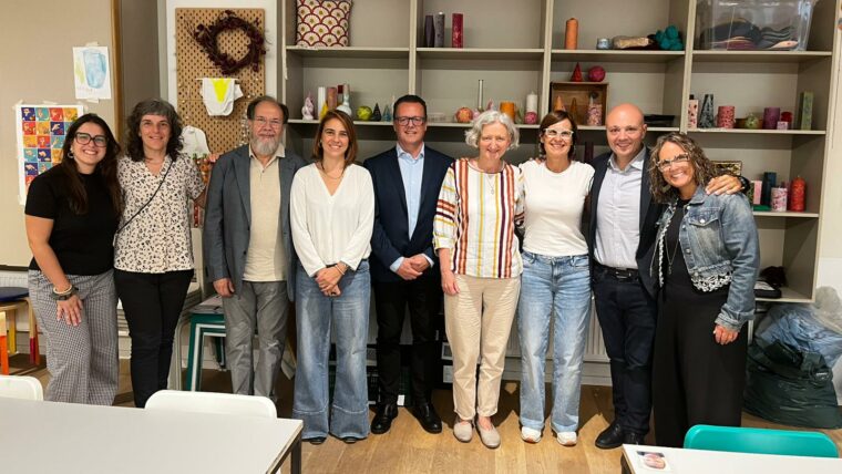 Fotografia de les persones que han participat a la sessió. Entre elles, la Marta Obdulia, gerent de l'IMPD.
