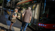 Informadors explicant els canvis de mobilitat a Amigó i Muntaner.