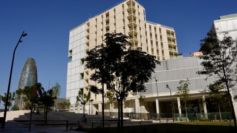Lliurament pisos Illa Glòries