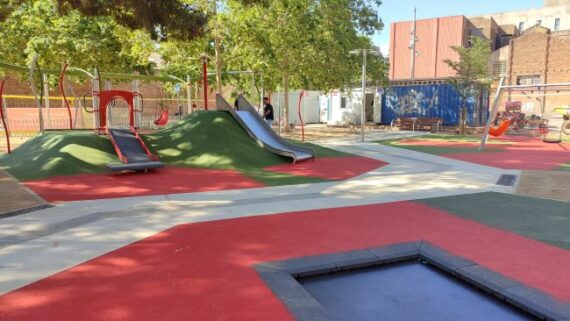 Parque de juegos infantiles
