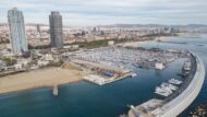 Vista aèria del Port Olímpic, la Torre Mapfre i l’Hotel Arts.