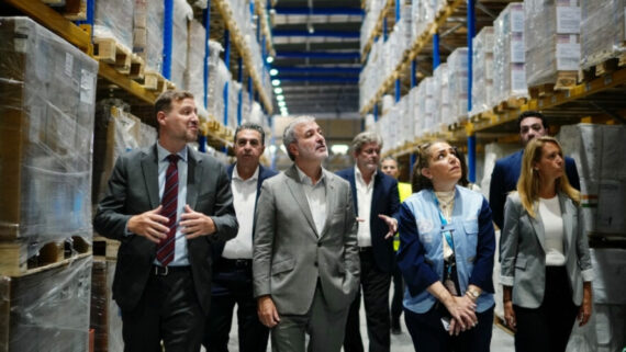 Jaume Collboni at the UNRWA warehouse in Jordan.