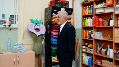 L&#039;acalde de Barcelona, Jaume Collboni, a una aula d&#039;una escola