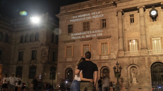 https://media-edg.barcelona.cat/wp-content/uploads/2025/09/10125640/230910_AF_FacanaAjuntamentDiaMundialPrevencioSuicidi_05-570x321.jpeg
