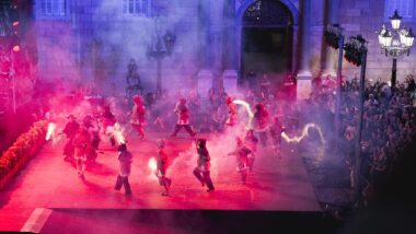 Espectacle de les colles de Diables de la ciutat durant el toc d&#039;inici de la Mercè 2024