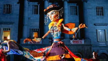 La Reina Bee, geganta ideada especialment per la Mercè per la ciutat convidada d&#039;enguany, Mancester. Foto: Xavi Torrent.