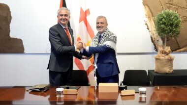 L&#039;alcalde Jaume Collboni durant la signatura del conveni amb el seu homòleg de Ramal·lah. Autora: Laura Guerrero.