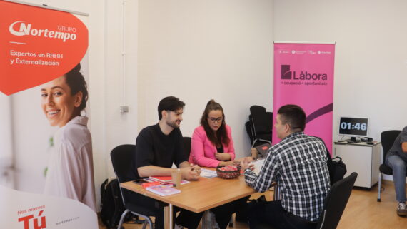 La sessió va consistir en entrevistes ràpides per tal que les empreses poguessin trobar candidatures entre totes les persones participants que van assistir a l'esdeveniment. 