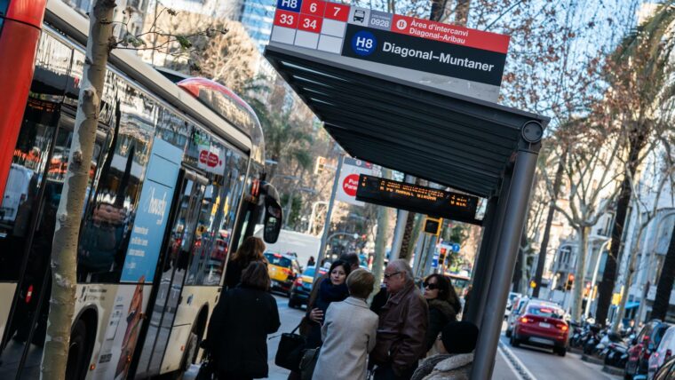 Parada d'autobús a Diagonal amb Muntaner