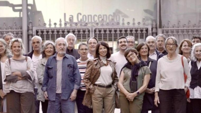 Membres de l'Associació de Veïns i Veïnes de la Dreta de l'Eixample