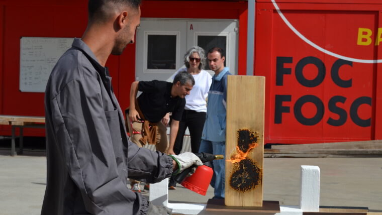 demostracció de material ignífug