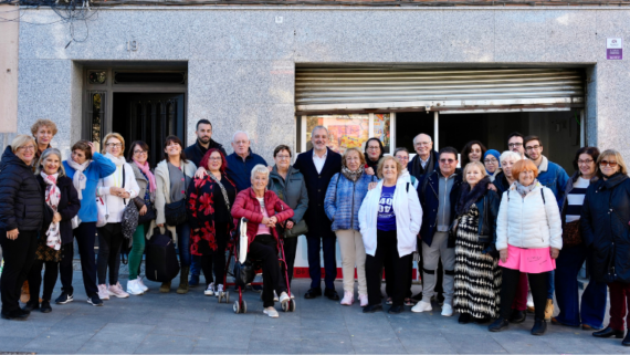 L'alcalde a prop teu a Horta-Guinardó. Al nou local comunitari de la plaça de Pastrana