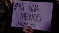 Cartell amb la frase "ni una menos. Basta ya"