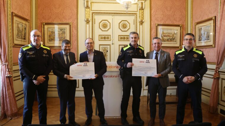 Acte de lliurament de l'acreditació de bones pràctiques en seguretat viària de Fundación Mapfre i Unijepol a la Guàrdia Urbana de Barcelona