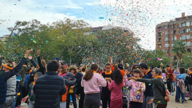 Un moment de la flashmob que es va fer pel Dia de la Discapacitat 2023 a Horta-Guinardó