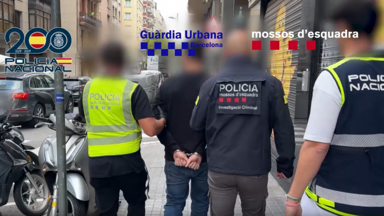 agent GUB amb un detingut, amb Mossos i Policia Nacional