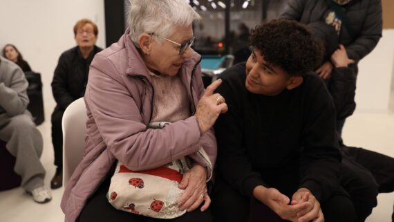 Bingo musical intergeneracional al casal de joves de la Zona Nord