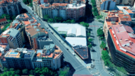 Imatge aèria de la finca del concessionari Mercedes, a la confluència de l'av. Sarrià i els carrers del Comte d'Urgell i Londres, futur emplaçament del Parc de Bombers de l'Eixample
