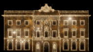 Una de les façanes de la plaça de sant Jaume il·luminada en la intervenció Simfonia d'estels