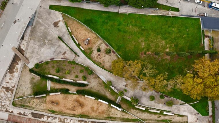 Àrea de joc infantil del parc de Carles I que s'està remodelant