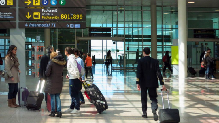 Gent a l'aeroport de Barcelona Josep Tarradellas