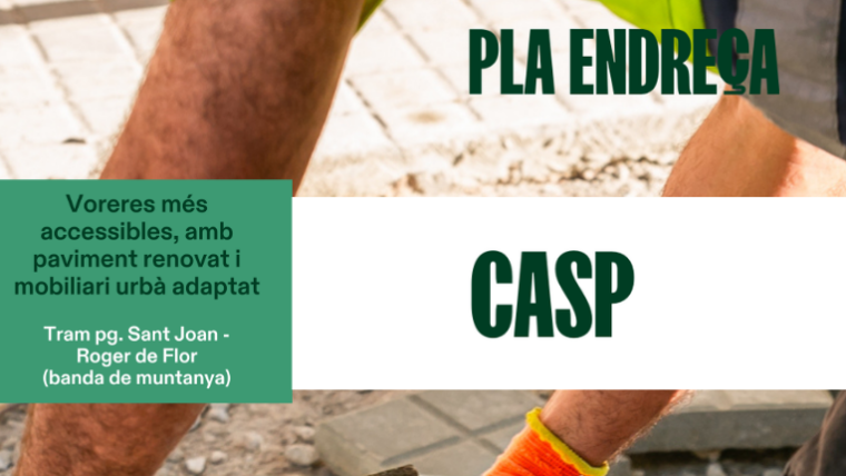 Cartell informatiu de les obres de millora de les vorares al carrer de Casp.