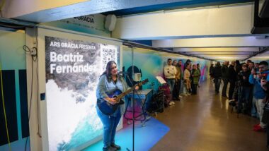 Música actuant el dia que s'estrena el projecte ARS Gràcia. Autora: Júlia Arnau.