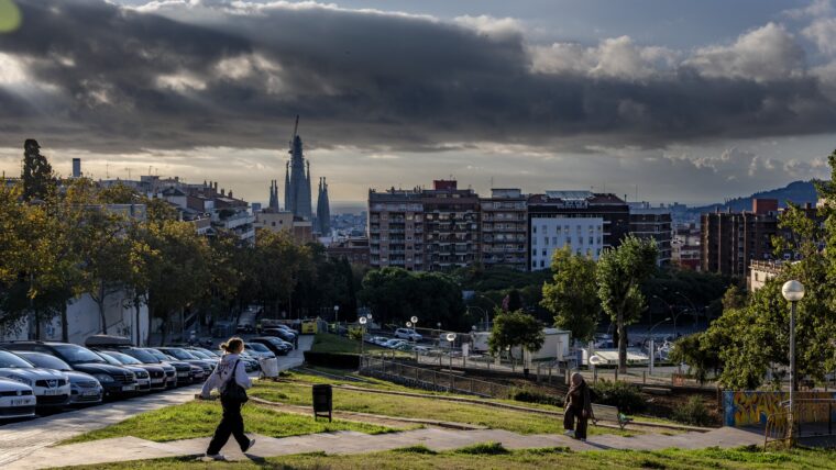 Vistes de la ciutat des dels entorns de la plaça de la Font Castellana