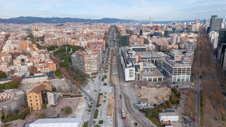 Vista aèria de l'encreuament de l'avinguda Diagonal i la gran via de les Corts Catalanes