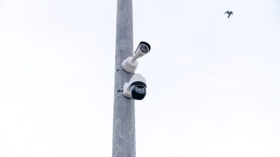Càmeres de videovigilància instal·lades a la plaça de Catalunya